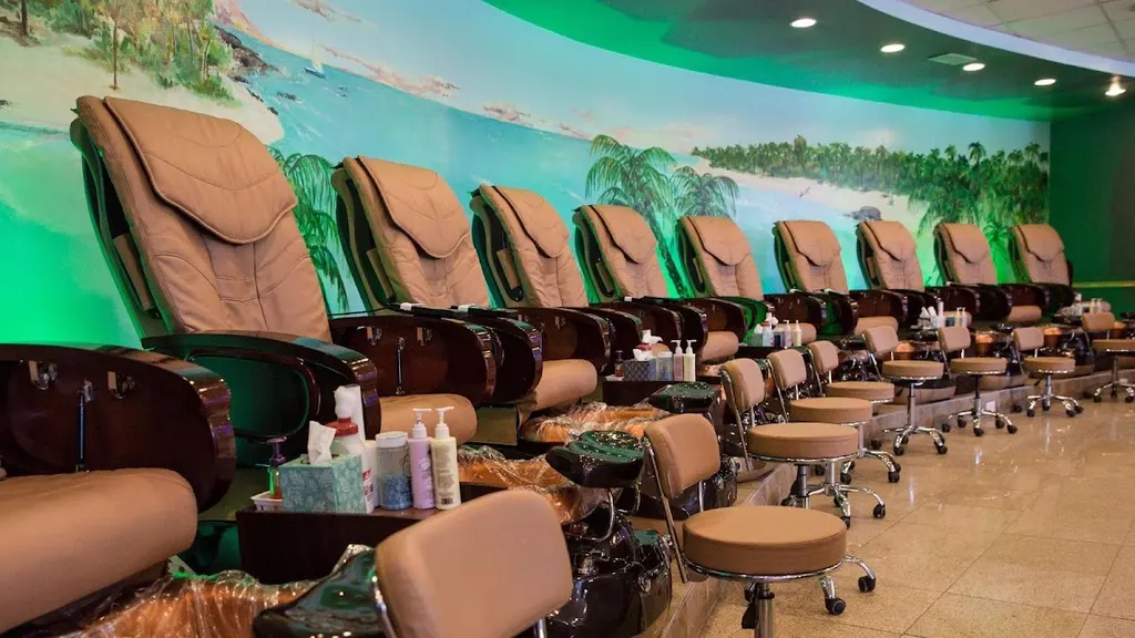 Signature Nails and Spa — Nail salon in Florence